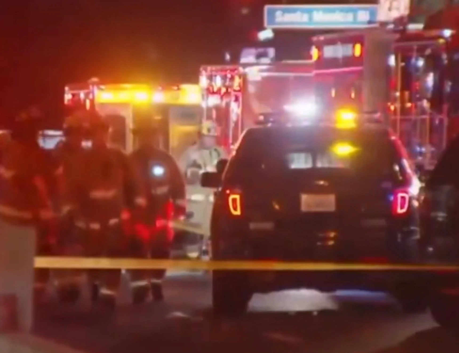 Los Angeles, auto contro la folla: più di 30 feriti