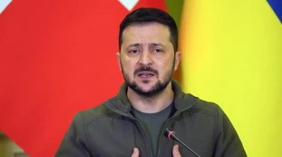 Zelensky, fucilata contro il premier: "Non siamo rinc***. Basta insulti, ora ringrazi"