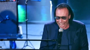Antonello Venditti "voleva uccidersi". FanPage, la menzogna sul cantante: dopo il fango contro FdI...