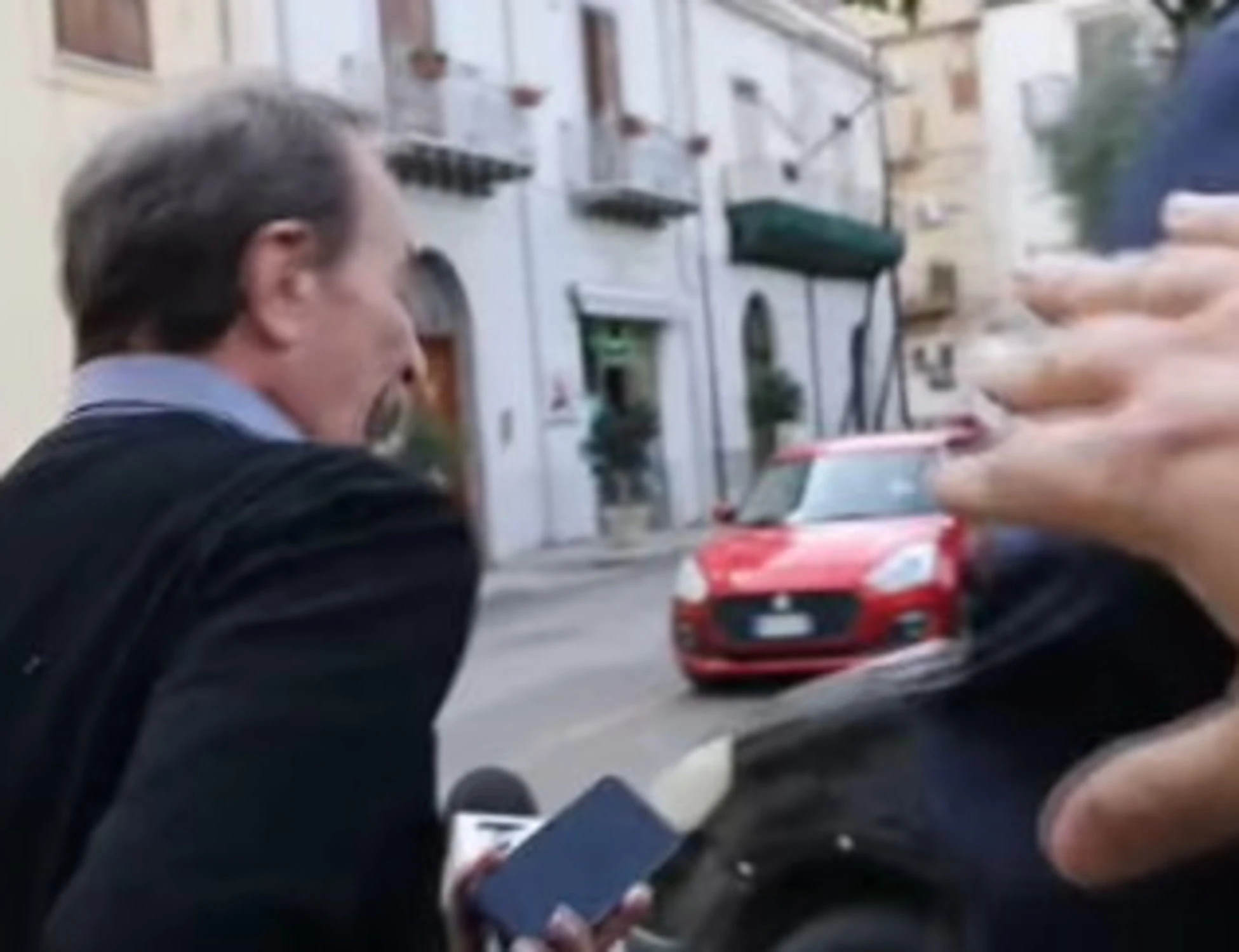 Pd, consigliere di Partinico aggredisce giornalista: botte, sputi e insulti
