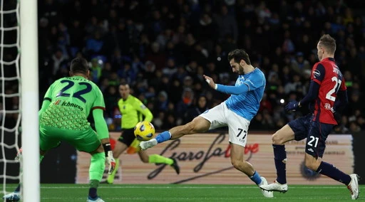 Serie A: Osimhen e Kvara piegano il Cagliari, il Napoli vola al quarto posto