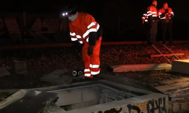 Fiamme sull'alta velocità Milano-Bologna e scritte anti-Lega