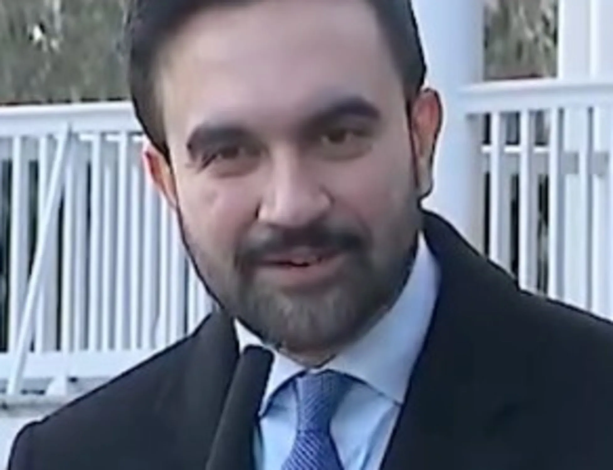 Leggi l'articolo: 'Bidet per tutti': Mamdani, ecco la rivoluzione della sinistra