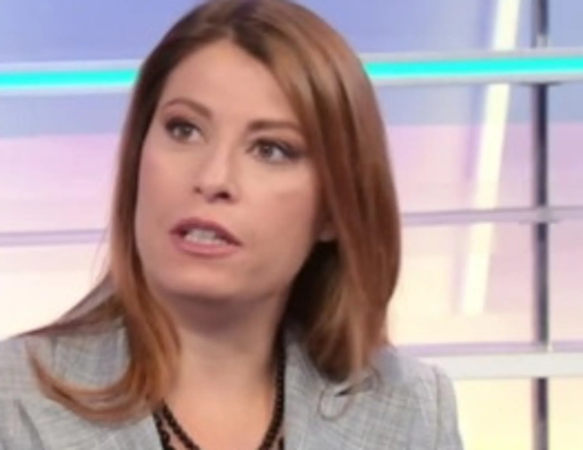 Leggi l'articolo: Raid al liceo con cappucci e catene? Piccolotti li difende pure: è deriva rossa totale