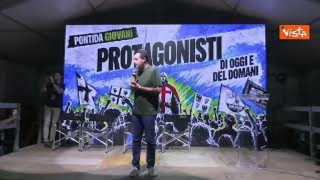 'C'è solo un capitano', coro per Matteo Salvini a Pontida Giovani