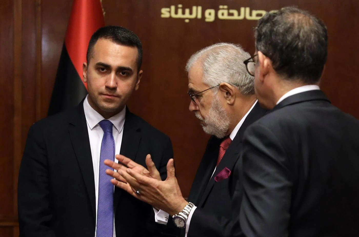 Luigi Di Maio zimbello a Omnibus. "Ma ve lo vedete a parlare in Libia?". Sta per arrivare il disastro