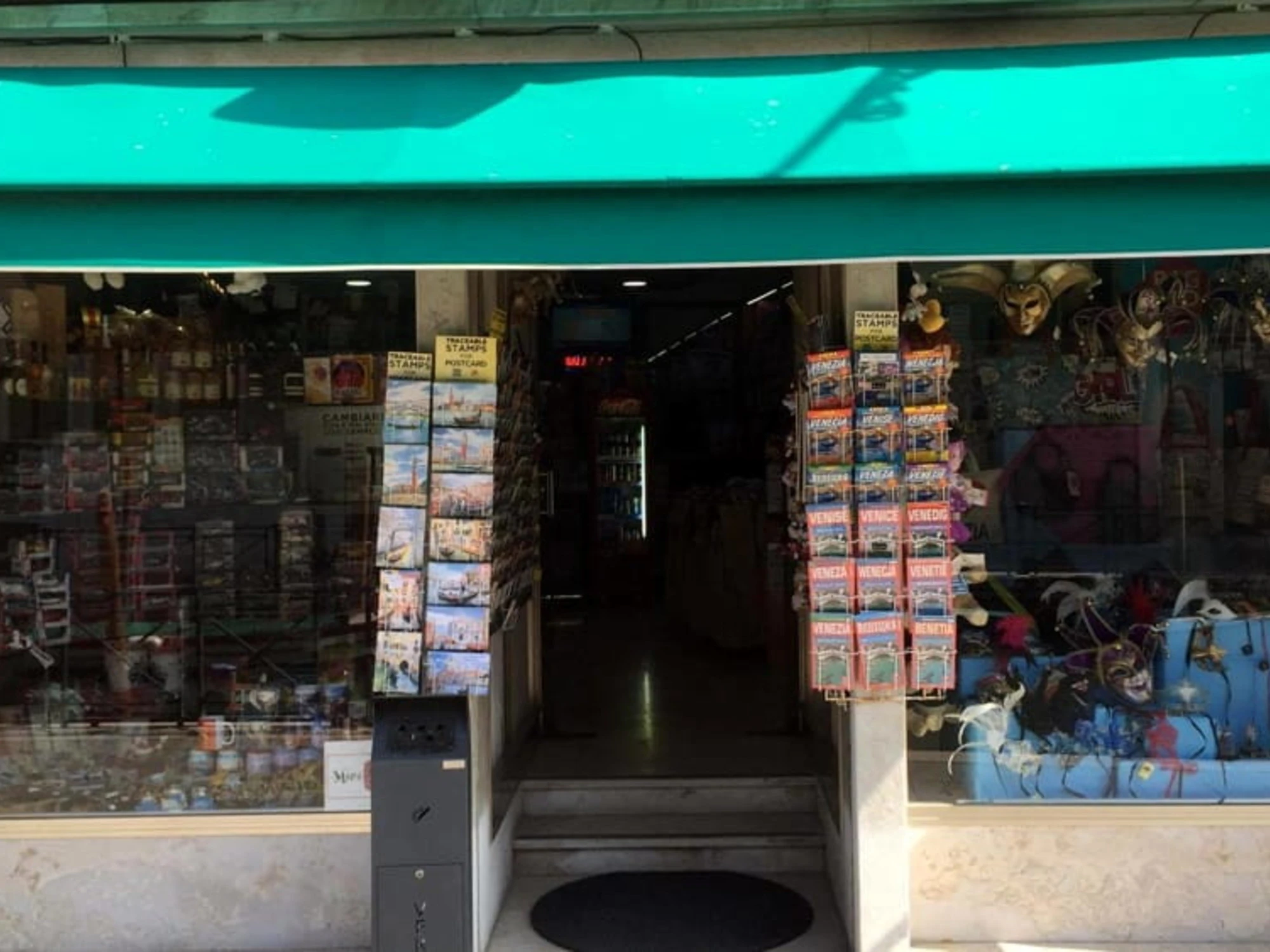 Venezia, la carta non va? Tabaccaio massacrato: chi è la belva