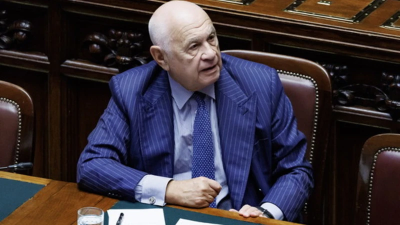 https://media.liberoquotidiano.it/AR0z89wHKLQC6yHuJ_L0Lkg2VKT_HD9CfljmI5JV58g/width:800/quality:90/aW1hZ2VzLzIwMjUvMTAvMDMvMDkzMjE5OTgzLWE0MzRkOGE5LTZhMzMtNDAyMi05NzhjLTVmOTZlNjhjZDg3ZC5qcGc.webp