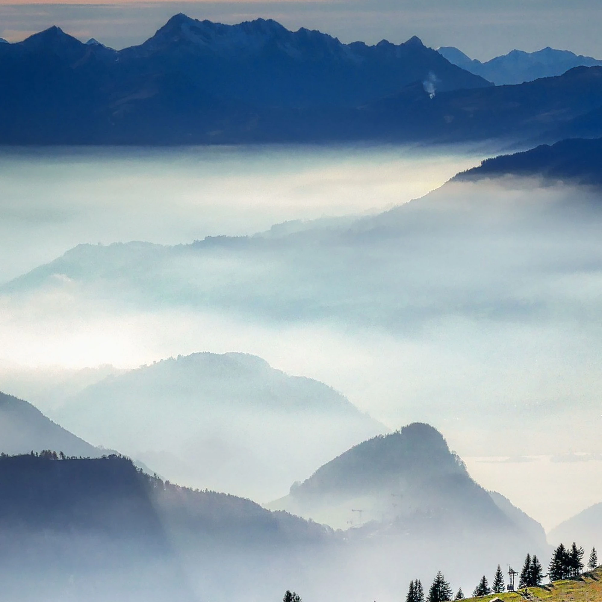 La poesia della nebbia che svela l’invisibile