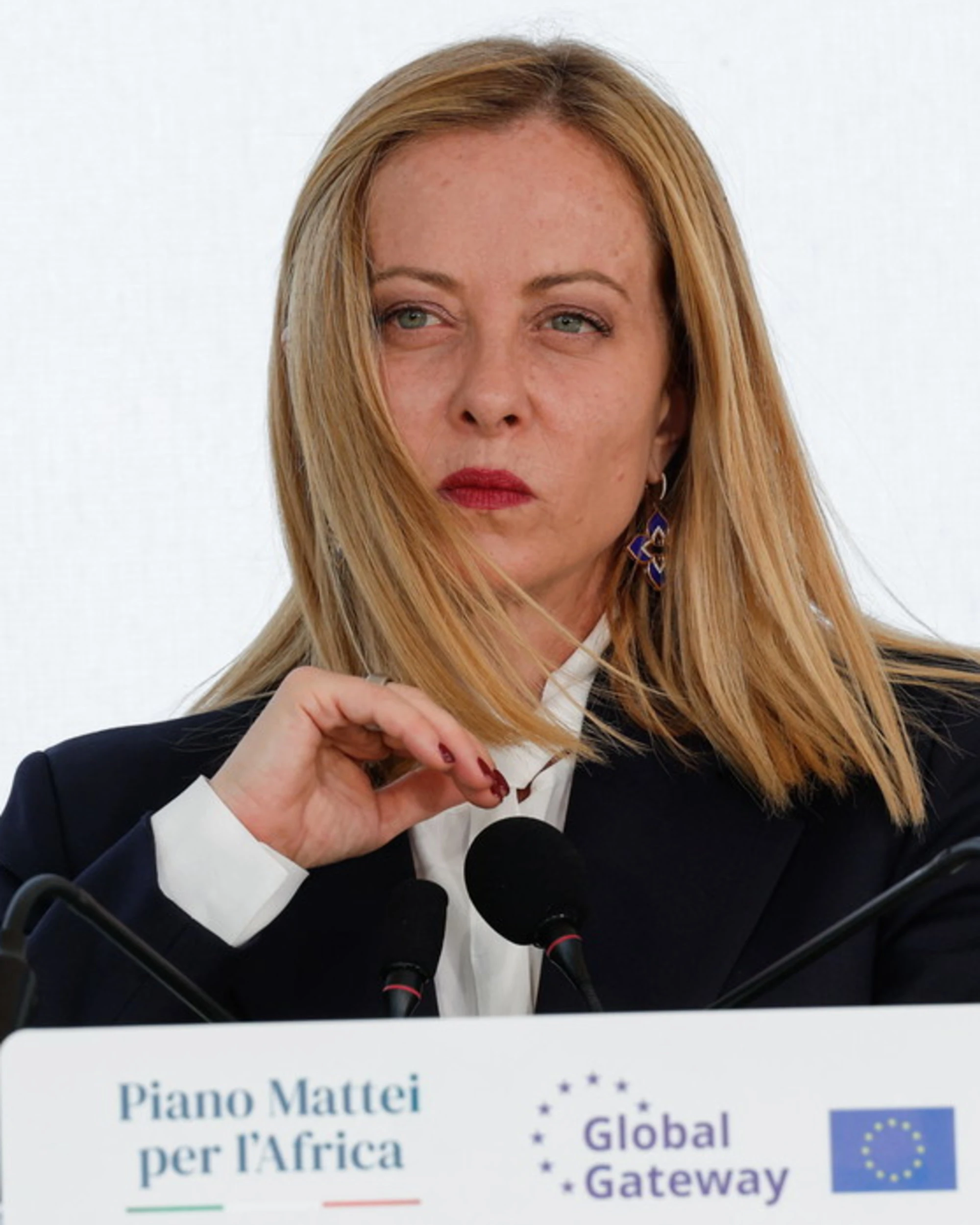 Giuseppe Conte, il post innesca l'orrore contro Giorgia Meloni: "Nessuno le spara?"