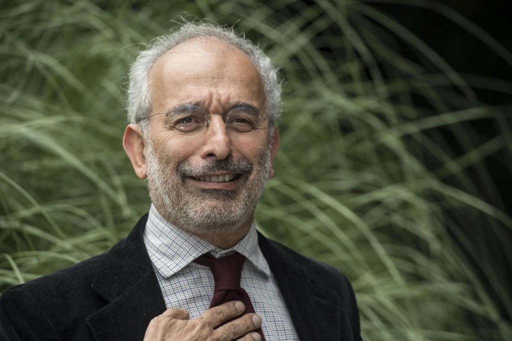Gad Lerner ricoperto di insulti a Pontida: "Sei un buffone", "ti facciamo mangiare m***a"