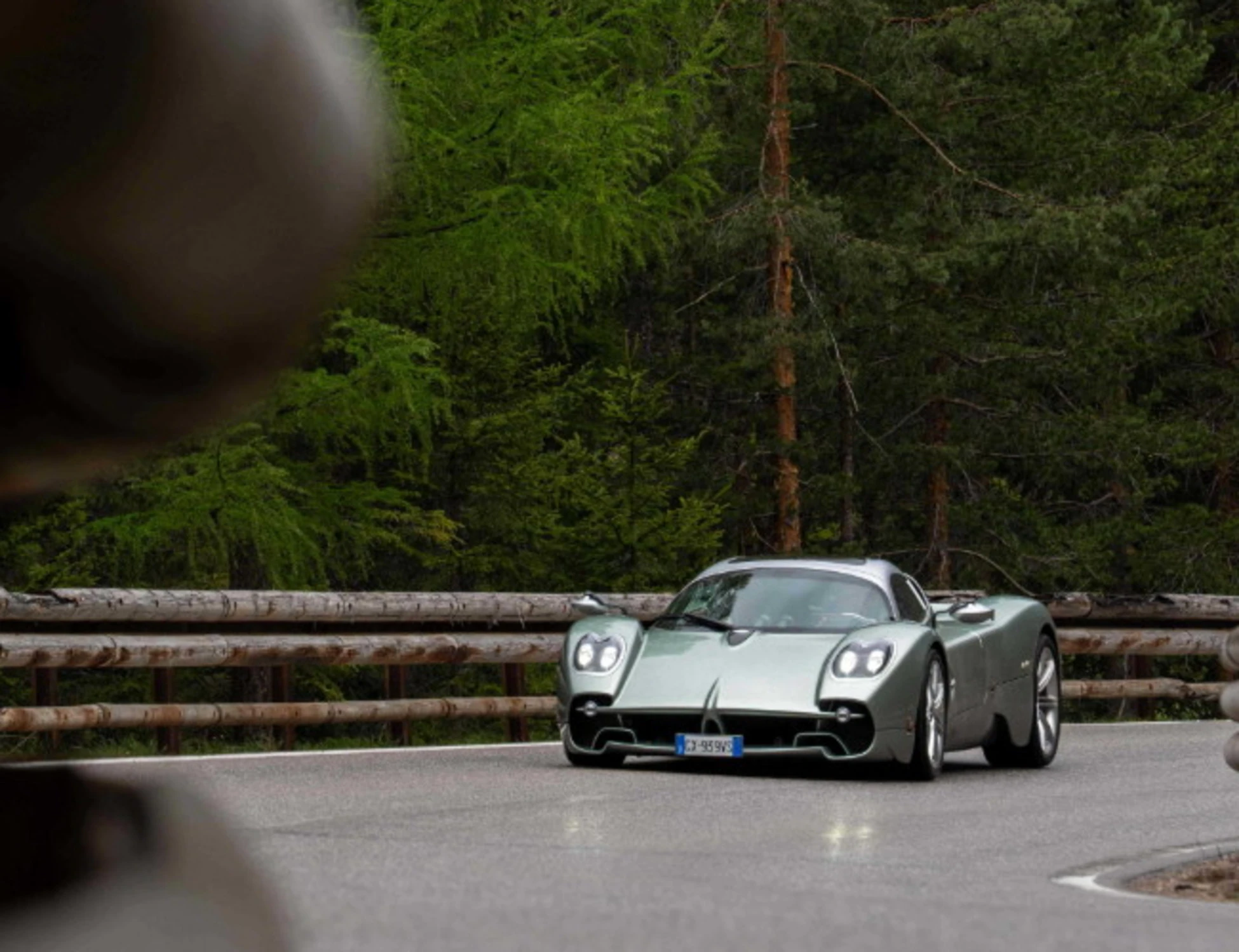 Pirelli, in viaggio con il Cyber Tyre: 1.500 chilometri al volante della Pagani Utopia Roadster