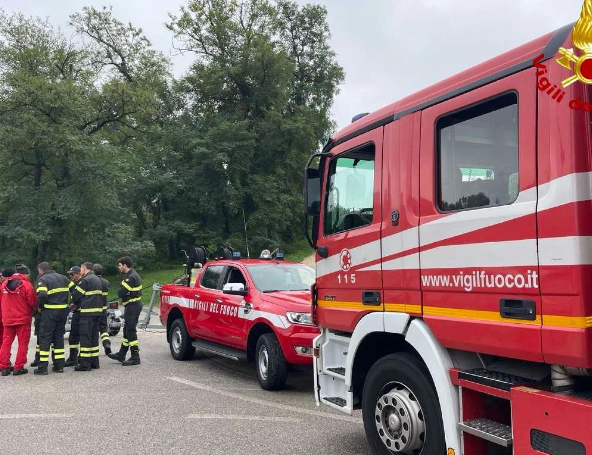 Chieti, due vigili del fuoco scivolano in un crepaccio e muiono