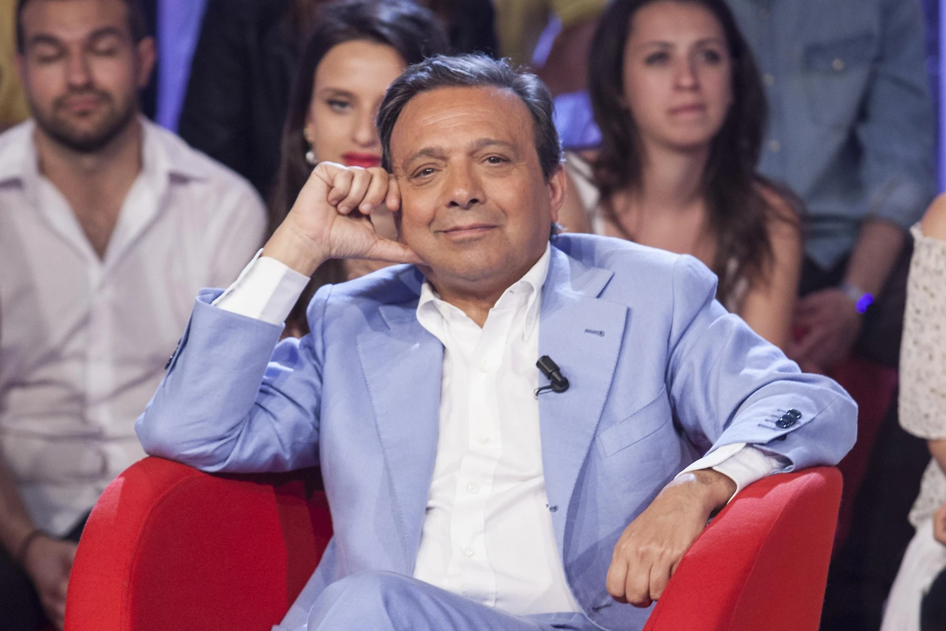 Mediaset, i reggiseni di Federica Panicucci e Barbara D'Urso nei corridoi di Cologno: "E il terzo era di..."