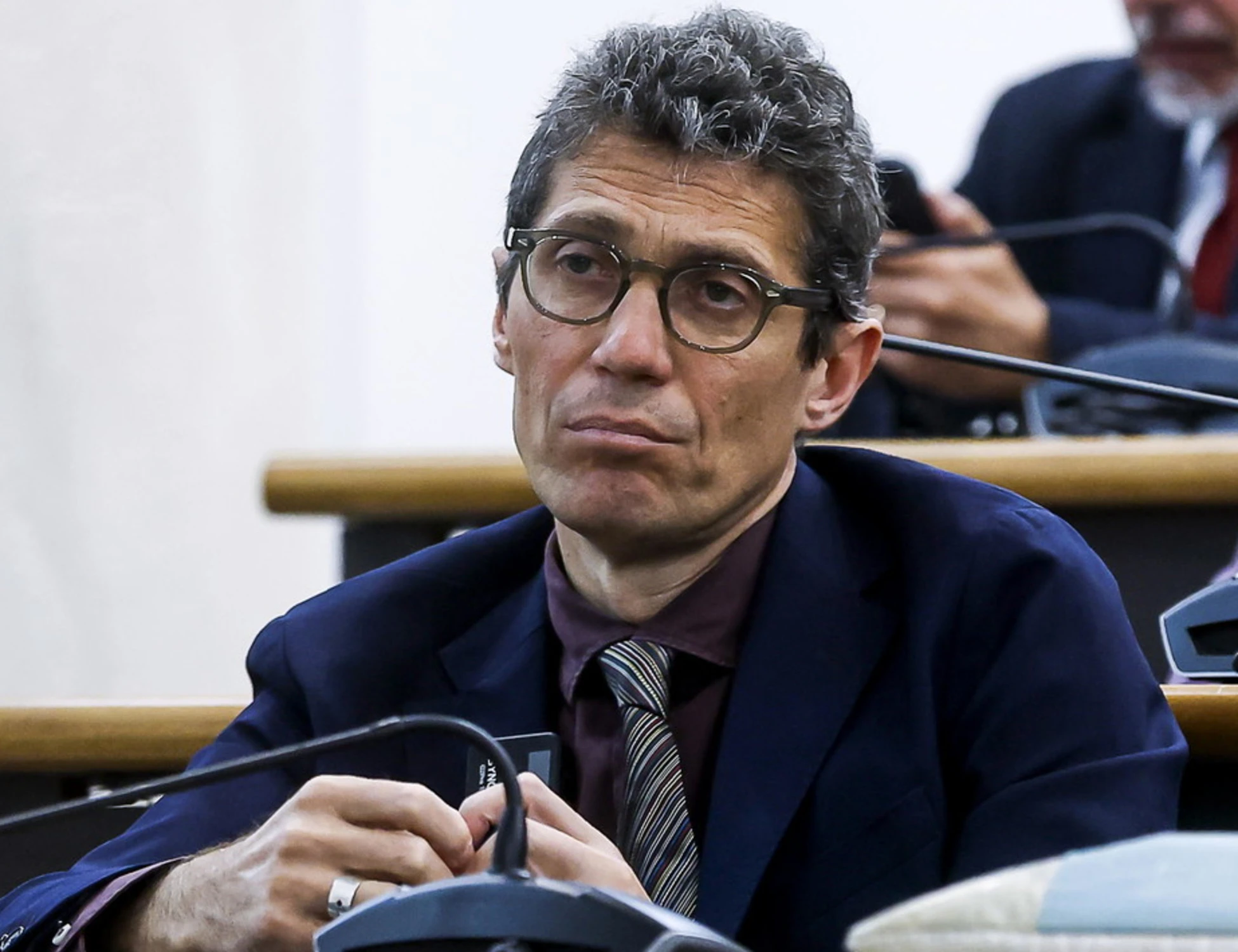 +Europa allo sbando, rissa incontenibile: si finisce il tribunale