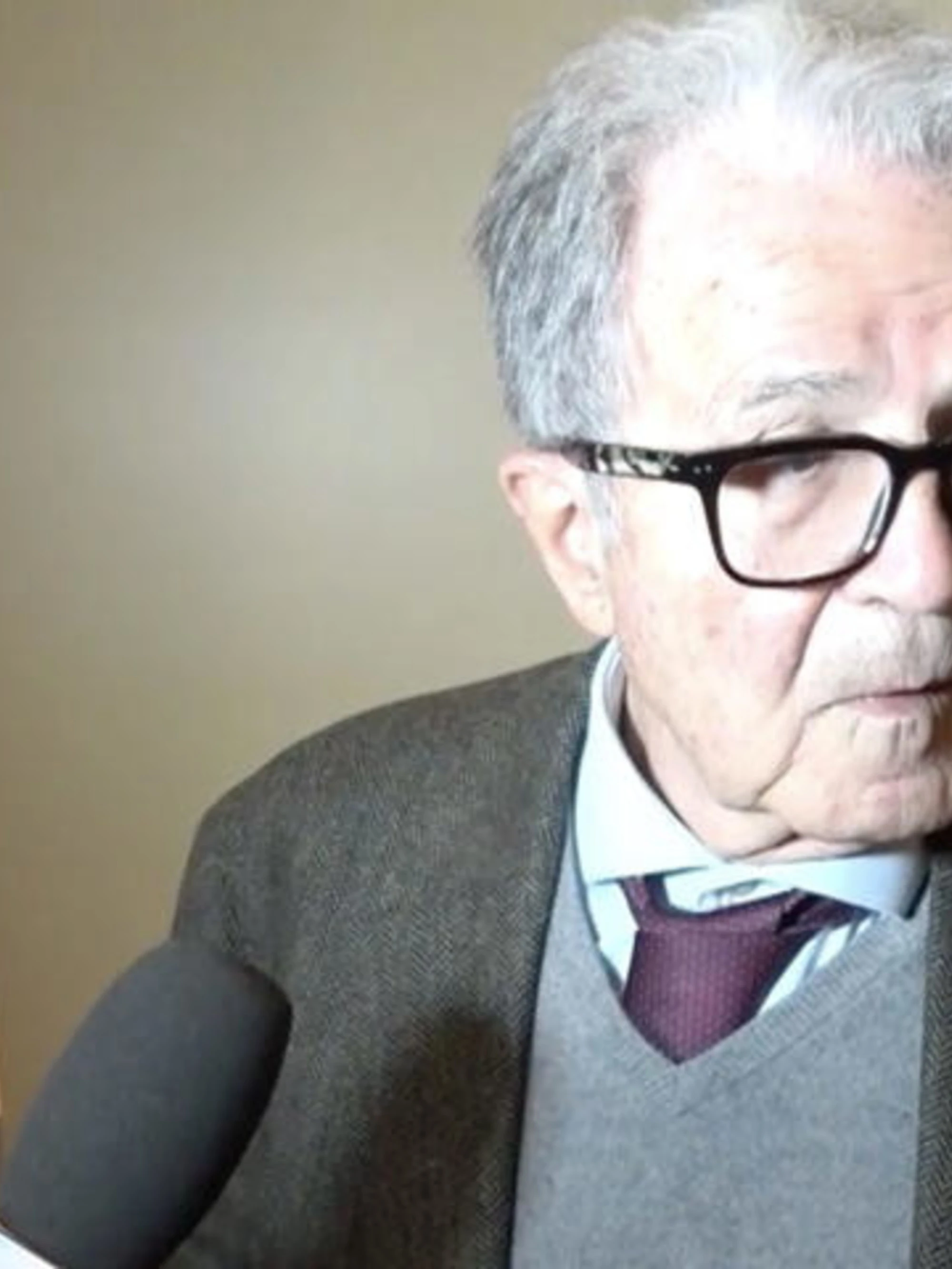 Alla sinistra prudono le mani, Prodi neanche si scusa con la cronista intimidita. E Bertinotti "lancia" oggetti