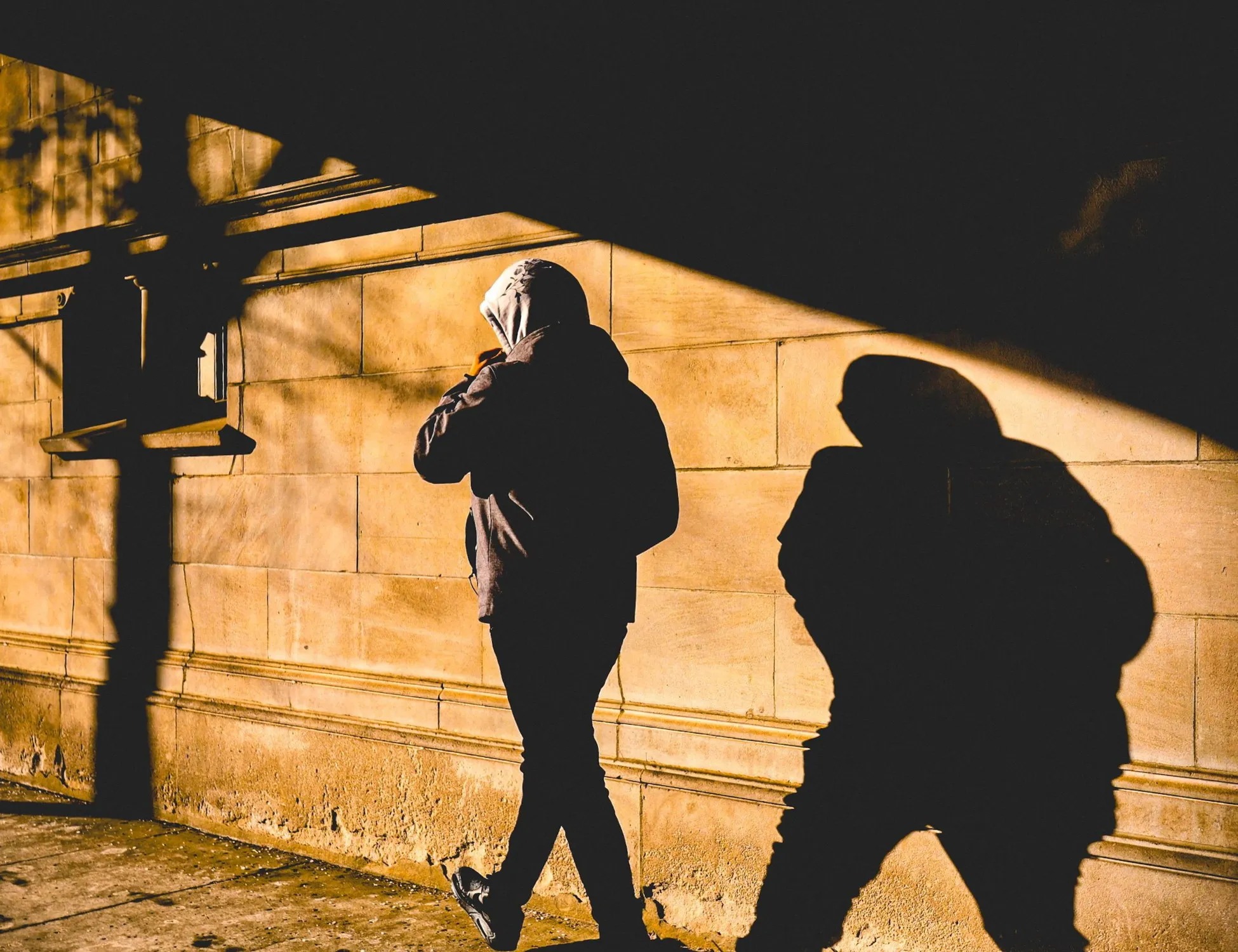 Leggi l'articolo: Insegue una ragazza e le alza la gonna: orrore a La Spezia, chi finisce in manette