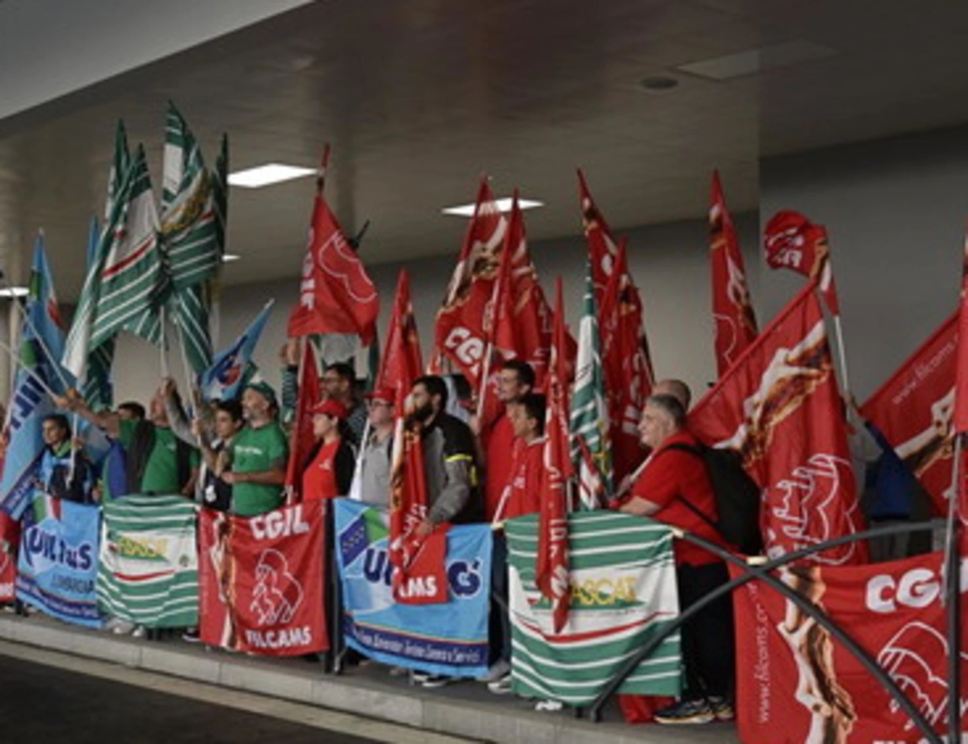 Sindacati, uno sciopero al giorno: guerra a governo e Olimpiadi