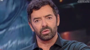 La Vita in Diretta, Alberto Matano in difesa della polizia: "Questa roba non deve succedere"