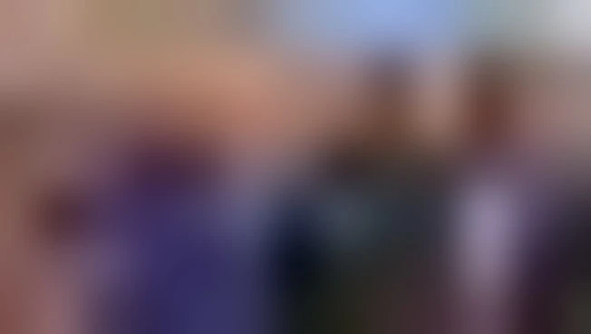 1049x576