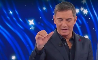 L'Eredità, gaffe di Marco Liorni: "De Andrè..."