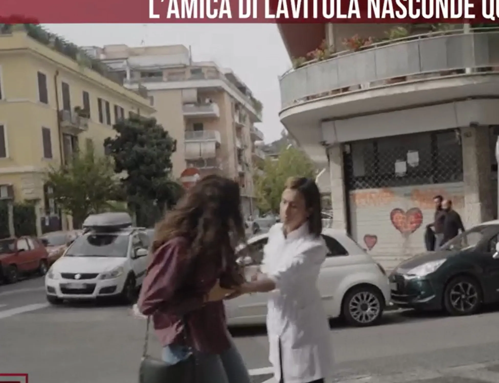 Leggi l'articolo: Aggressione choc all’inviata di Giletti: l’amica di Lavitola la assale, ecco come l'ha ridotta