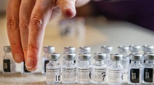 Vaccino Pfizer, il sospetto: le dosi riservate alla Ue a Joe Biden? Il tempismo sospetto