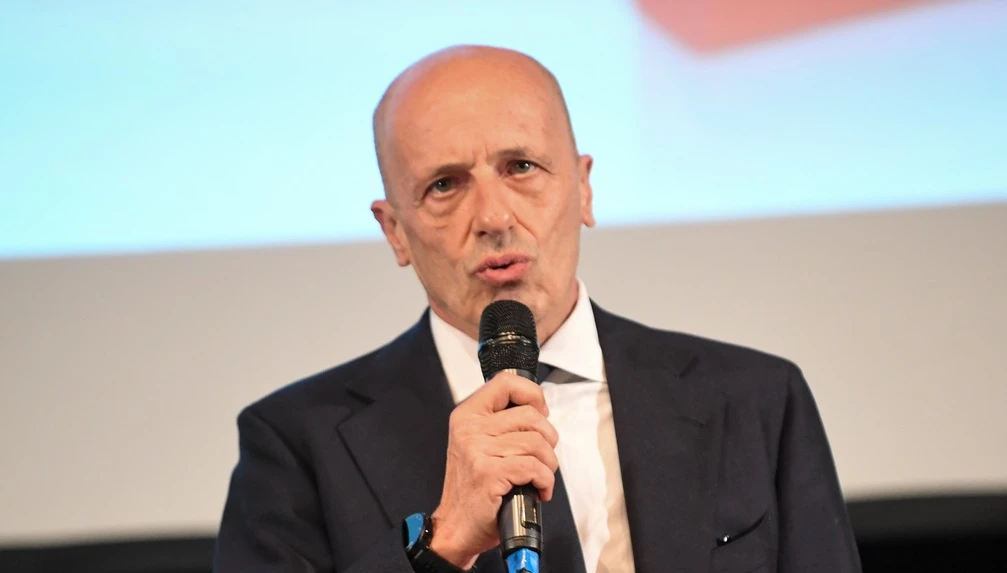 Crisi, Alessandro Sallusti attacca Sergio Mattarella: "Rinuncia al suo mandato, un grosso problema"