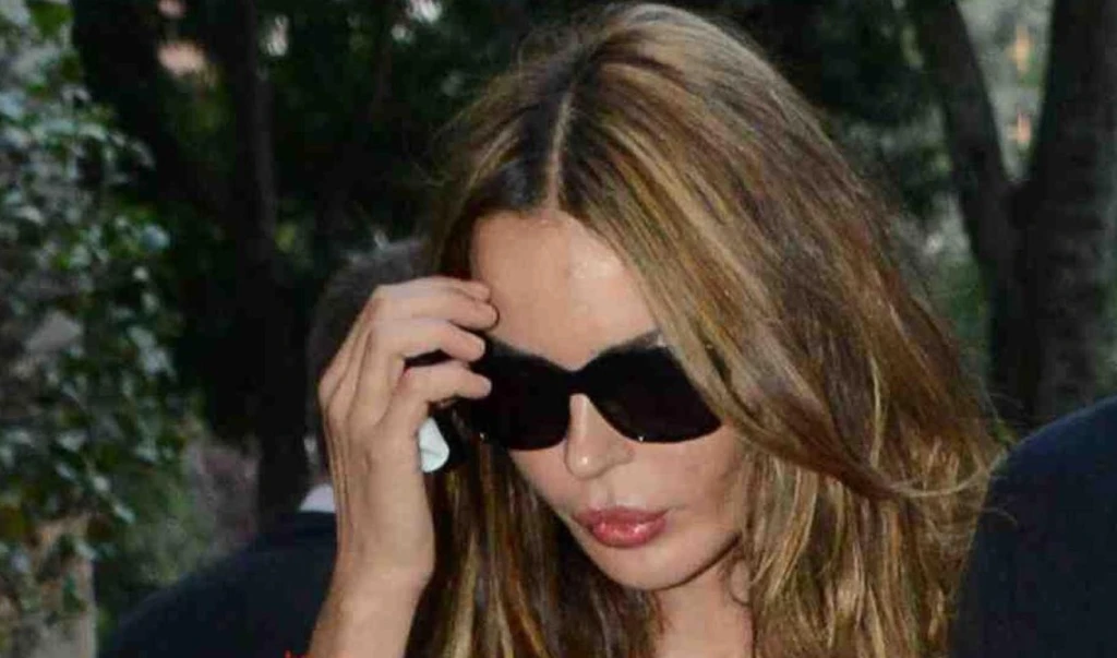 Nina Moric a Verissimo: "Da bambina violentata da mio padre"