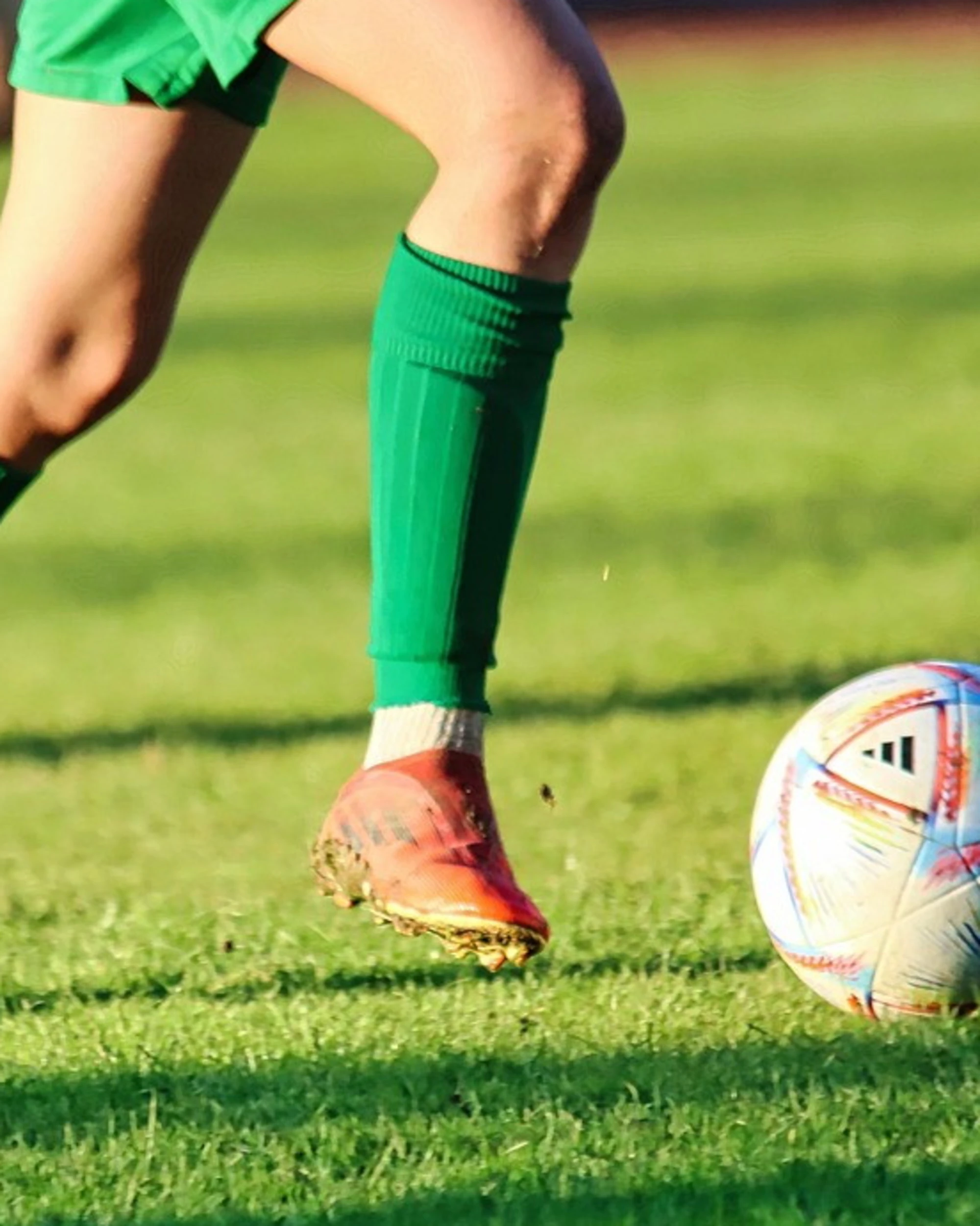 Murano, ragazzi sempre al cellulare? Ma se giocano a calcio si beccano una multa