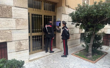 Roma choc, 27enne precipita dal terzo piano e muore: chi arrestano