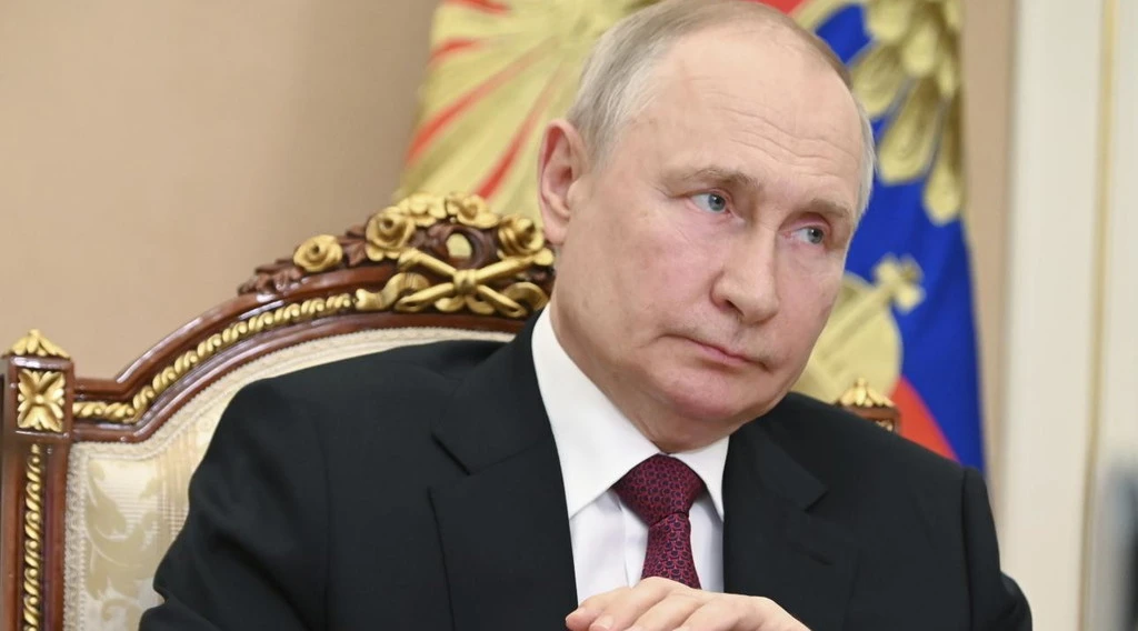 Putin: "Vogliamo che la guerra finisca ma...". Schiaffo a Zelensky: cosa sta per succedere