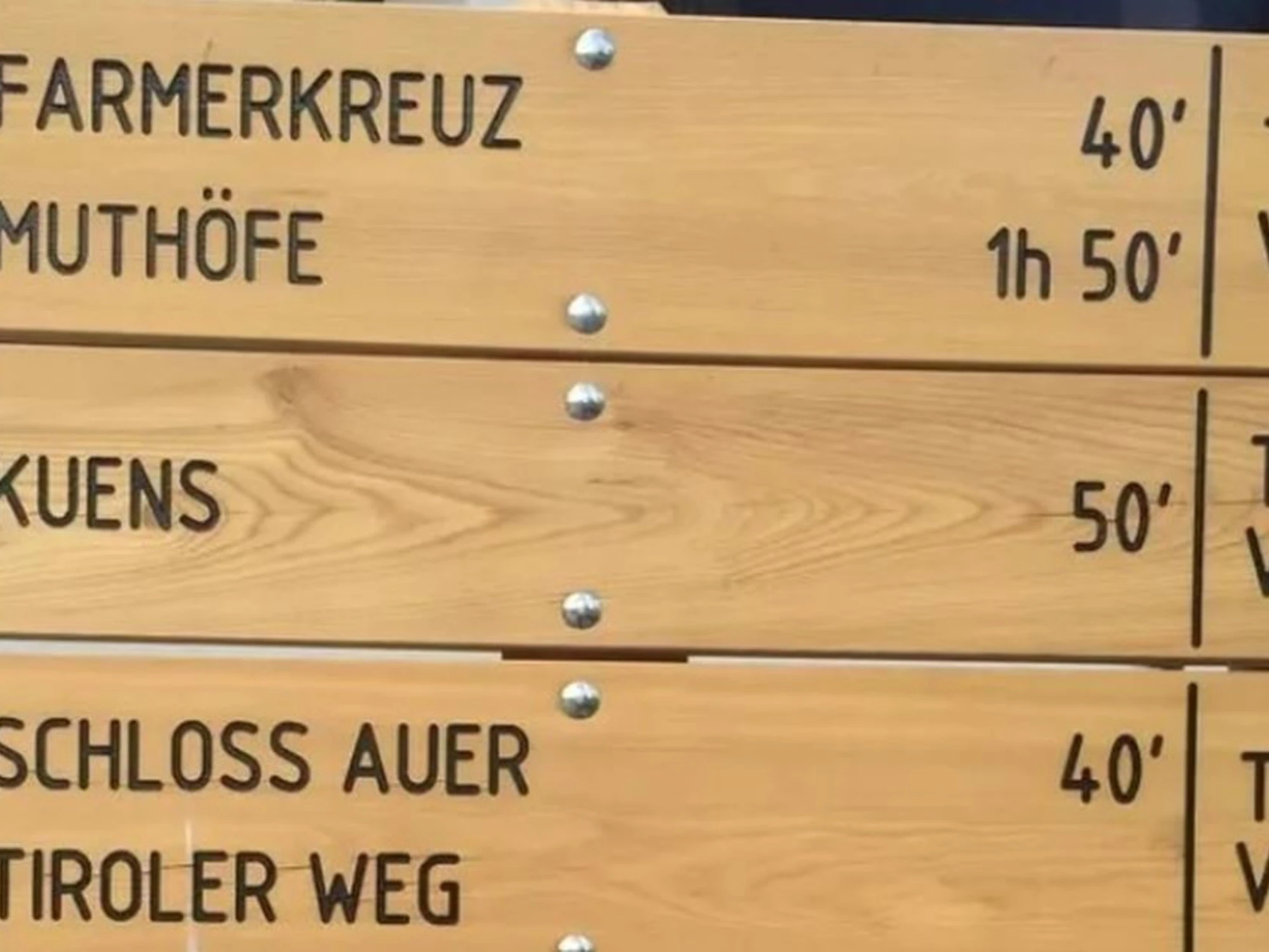 Alto Adige, "cartelli solo in tedesco": esplode la polemica di Ferragosto