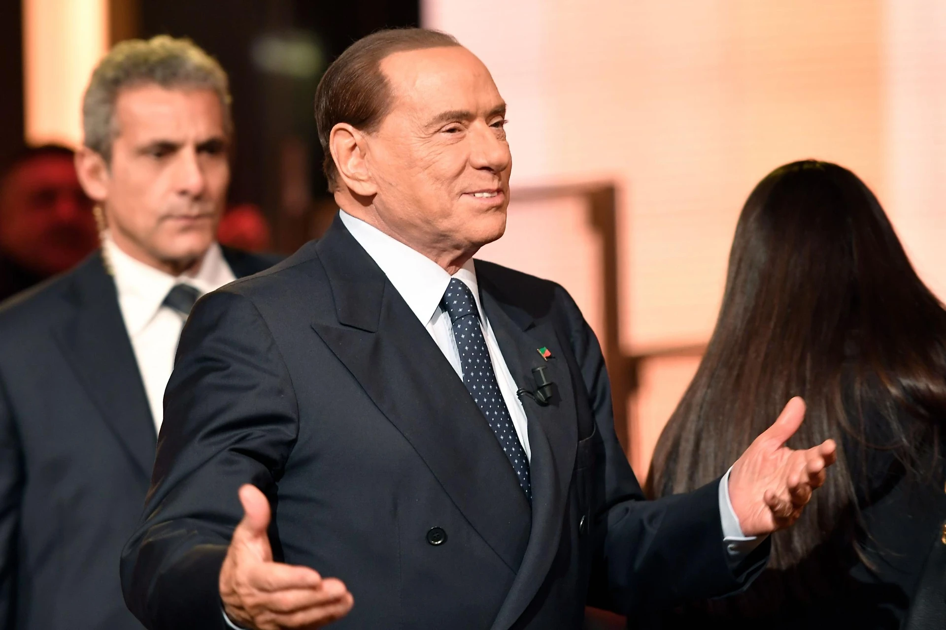 Silvio Berlusconi, la bravata con Fedele Confalonieri: "A gara di pipì lui mi ha battuto"
