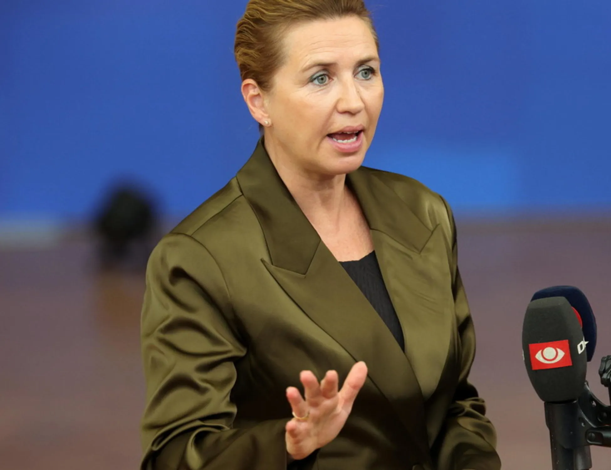 Leggi l'articolo: 'Distrutti dai migranti'. La donna (di sinistra) che inchioda il Pd