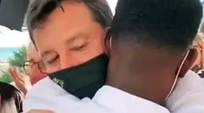 Matteo Salvini e l'abbraccio son Sanse: "Dalla Sierra Leone, anche lui stanco dei clandestini che danneggiano i regolari"