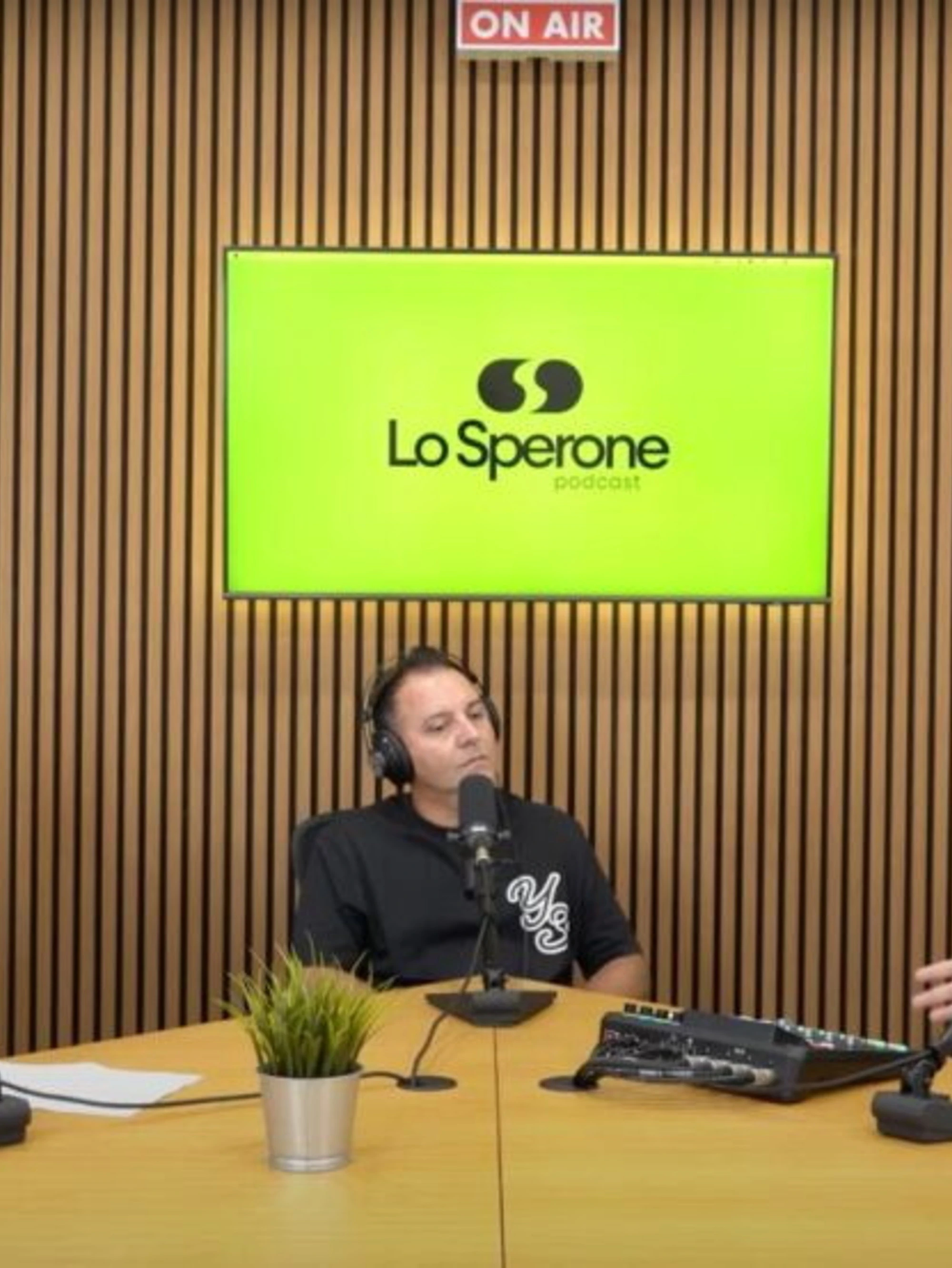 Il figlio di Riina: "Io come i bimbi di Gaza". Fdi insorge: "Via il podcast"