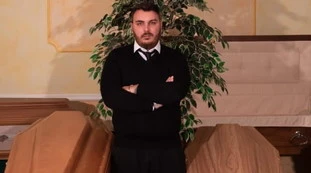 Grande Fratello Vip, "ti voglio": clamoroso, nella casa il ricchissimo "re delle pompe funebri". La donna sotto assedio