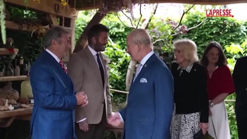 Re Carlo e la regina Camilla, l'incontro con Beckham a Londra