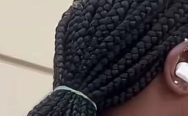 "Str*** di m***, vi paghiamo le pensioni": l'immigrata ci insulta