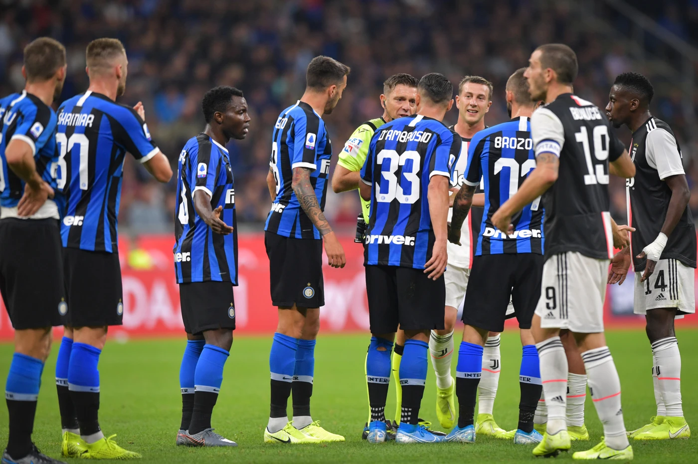 Derby, rivolta dei tifosi nerazzurri contro la Juve dopo il rinvio: "Torneo irregolare, è una pagliacciata"