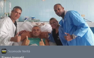 Alessandro Di Battista posta una foto in ospedale a Cuba e attacca gli Usa: "Mafiosi"