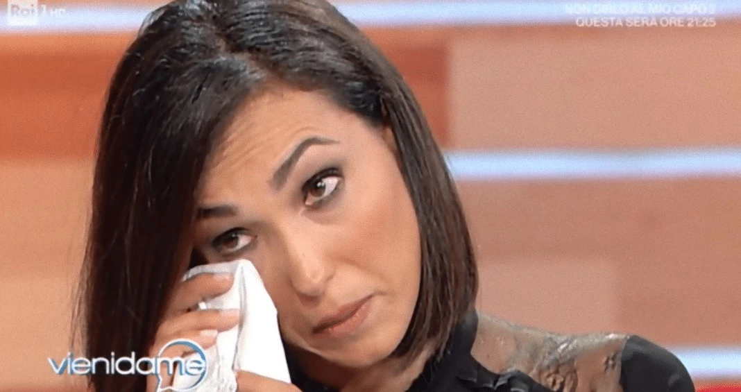 Vieni da me, Caterina Balivo crolla con Vladimir Luxuria: "Cosa mi terrorizza di mio figlio"