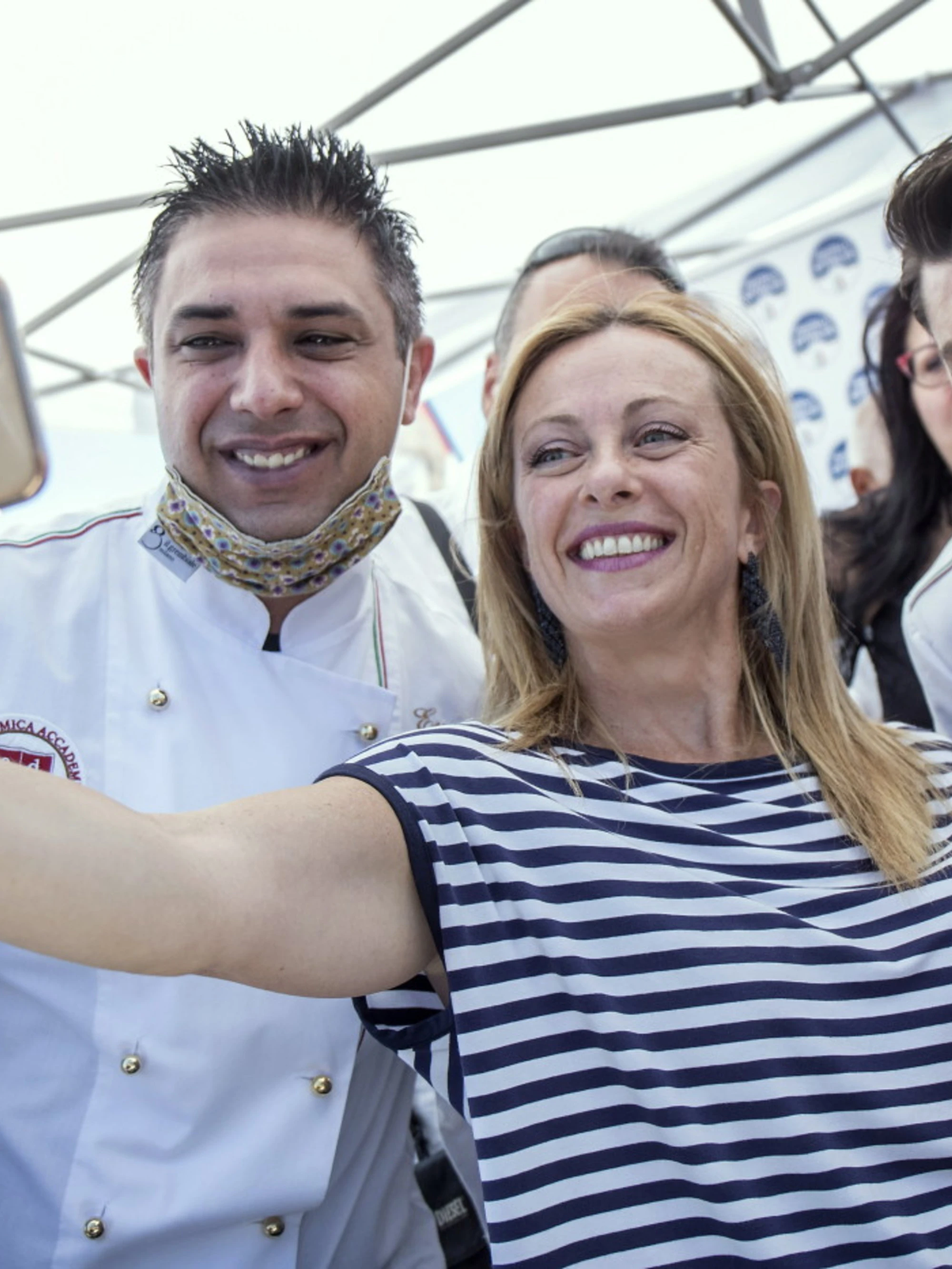 Giorgia Meloni, tam-tam impazzito a Vieste: "Sta arrivando..."