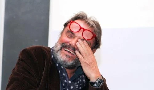 Toscani dà i voti ai partiti: "Lega diarrea, Pd falliti"