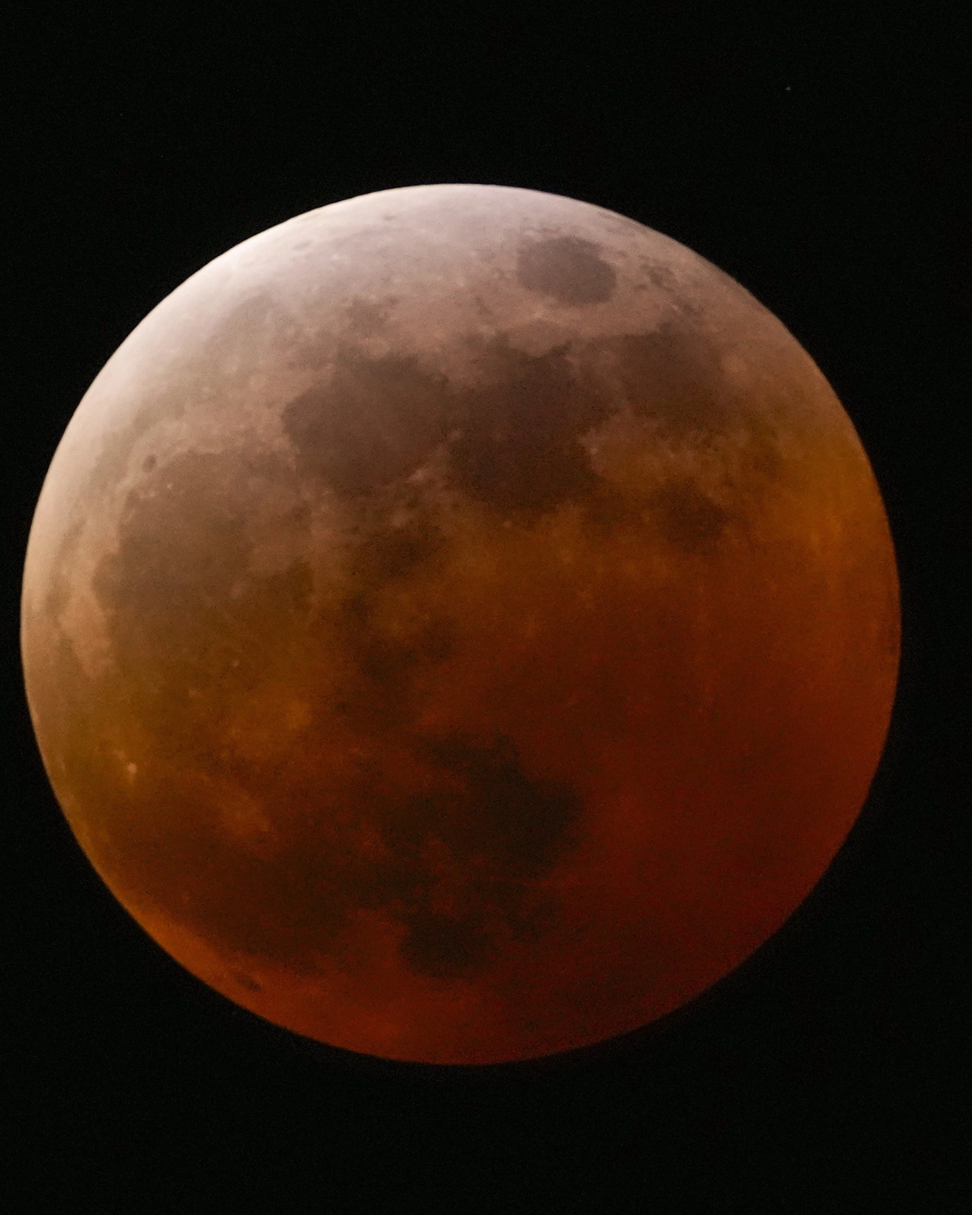 Eclissi, domani il fenomeno. La profezia: cosa ci aspetta