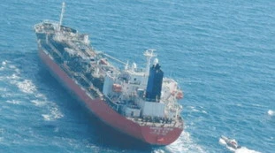 L'Iran dichiara guerra al petrolio: assalto dei pirati, raffica di dirottamenti nel golfo dell'Oman