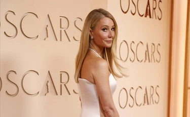 Oscar, Gwyneth Paltrow e la... farfallina: come si presenta sul red carpet