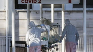 Coronavirus, bollettino 9 dicembre: dopo l'Immacolata crollano tutti i dati, 499 morti. Pochi tamponi, 12mila positivi