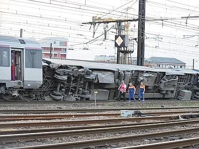 Disastro ferroviario in Francia, sei morti e 30 feriti. Ministro esclude l'errore umano